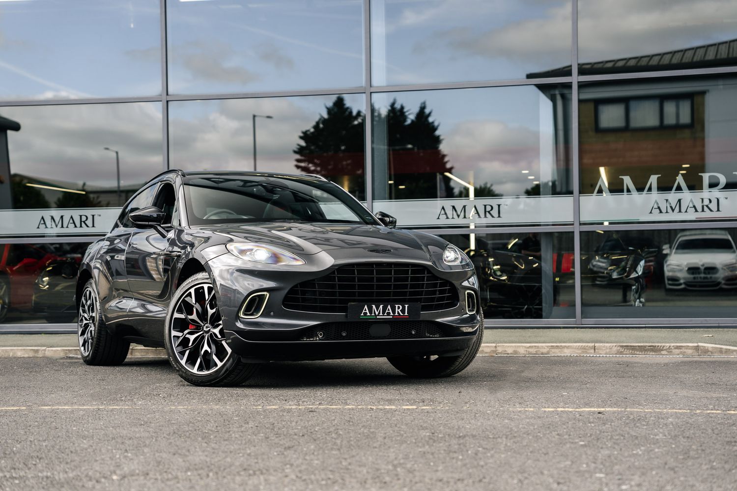 Aston Martin DBX V8 AUTO