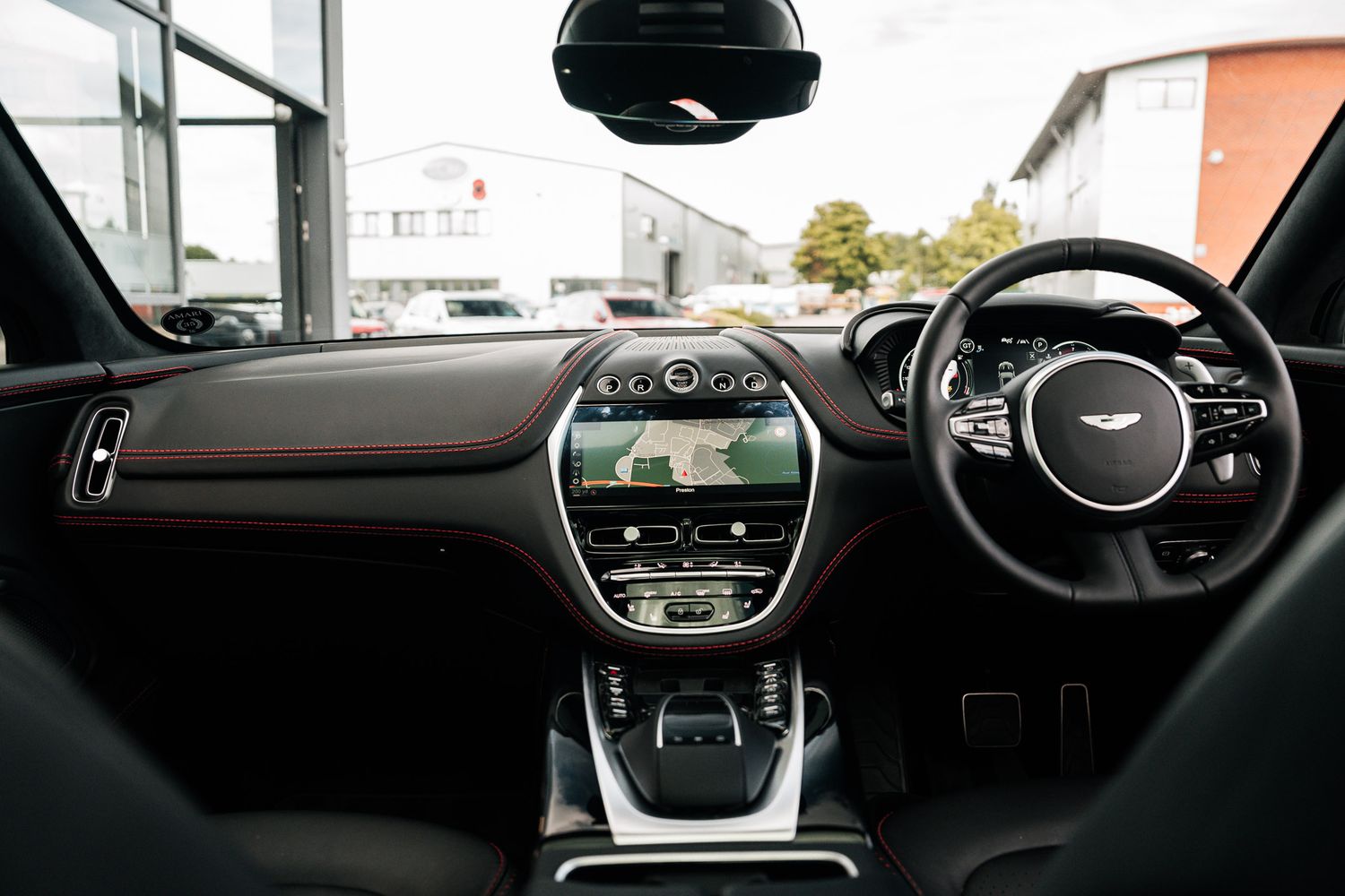 Aston Martin DBX V8 AUTO