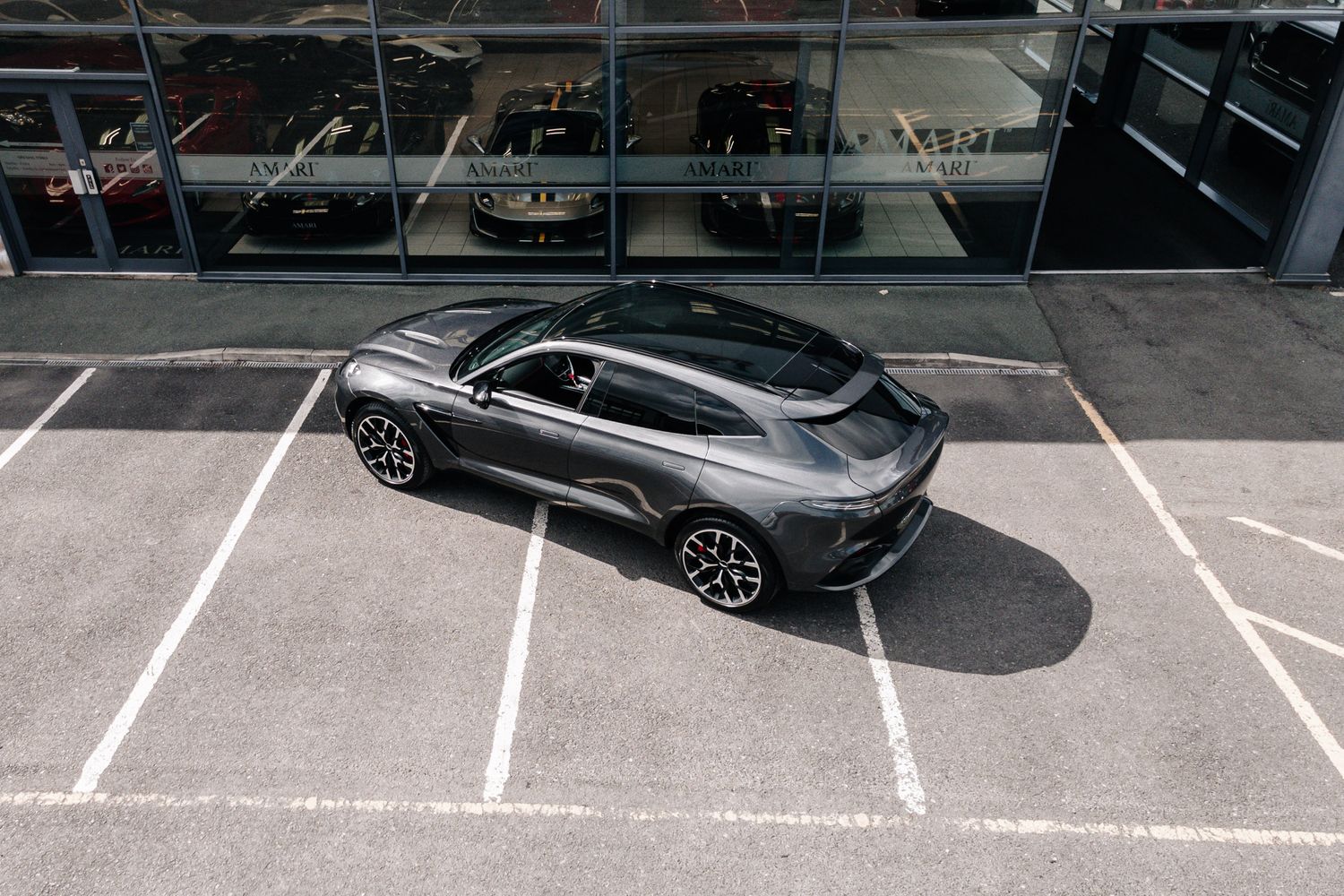 Aston Martin DBX V8 AUTO