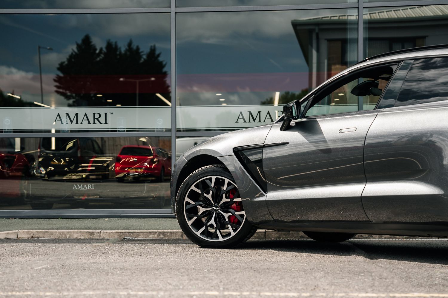 Aston Martin DBX V8 AUTO
