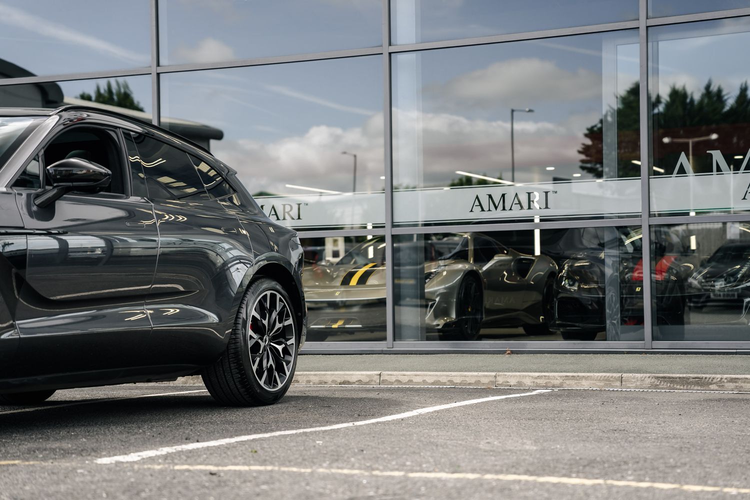 Aston Martin DBX V8 AUTO
