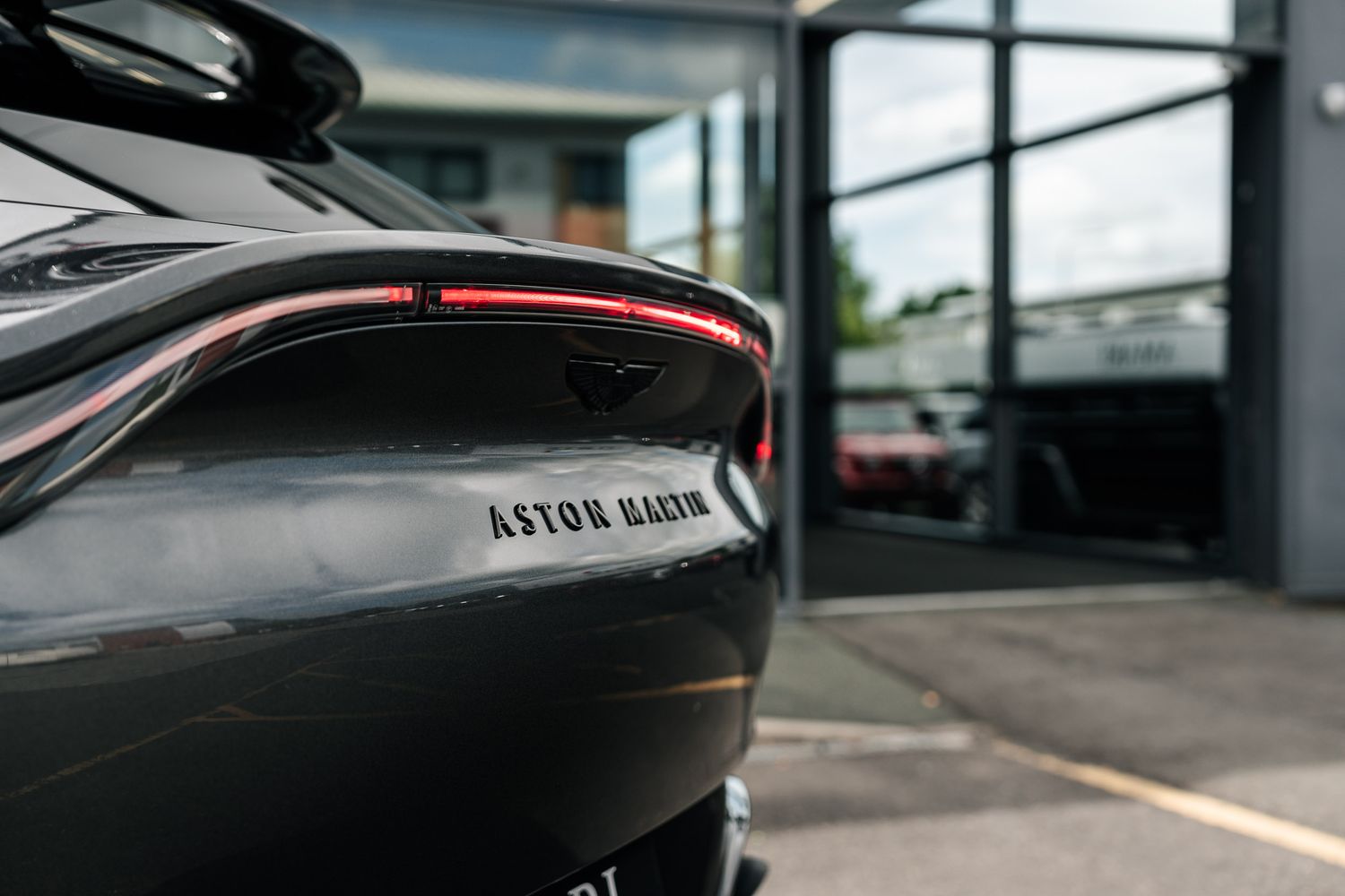 Aston Martin DBX V8 AUTO