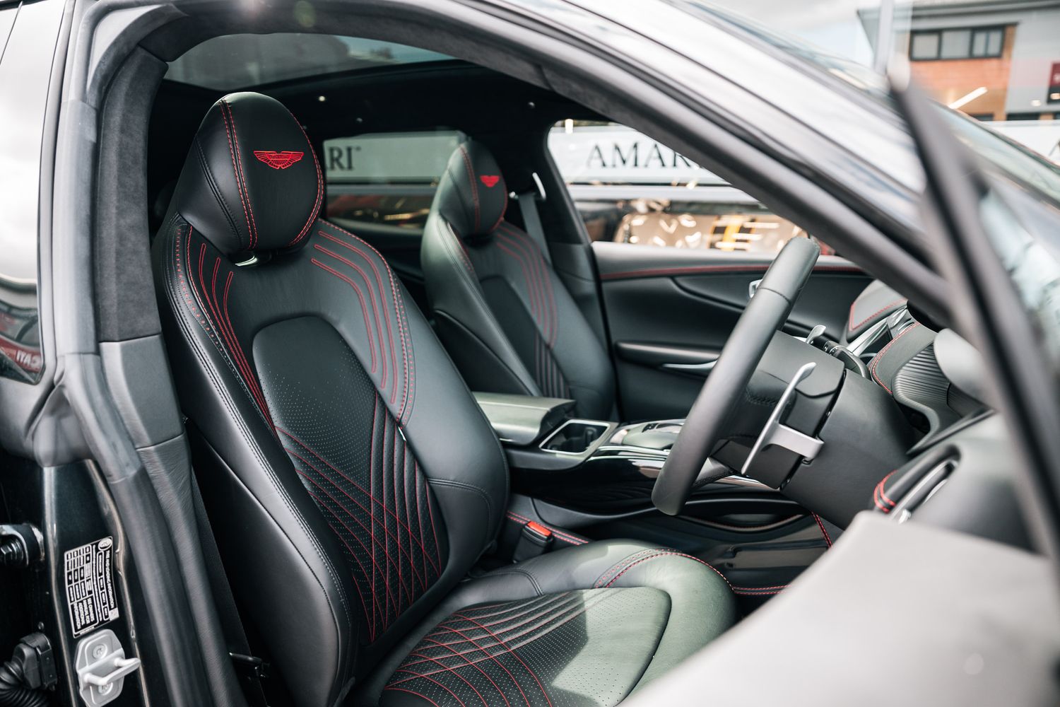 Aston Martin DBX V8 AUTO