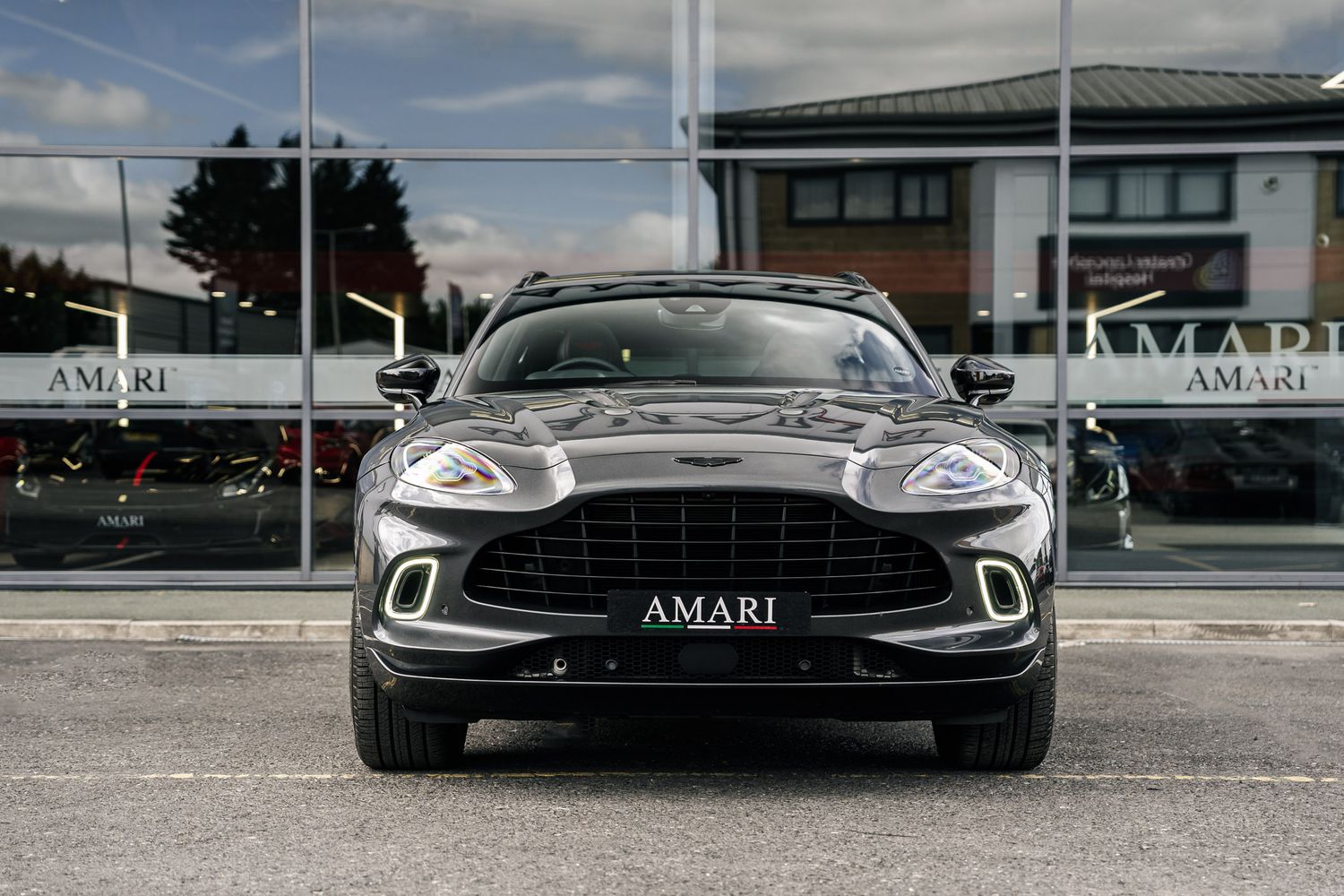 Aston Martin DBX V8 AUTO