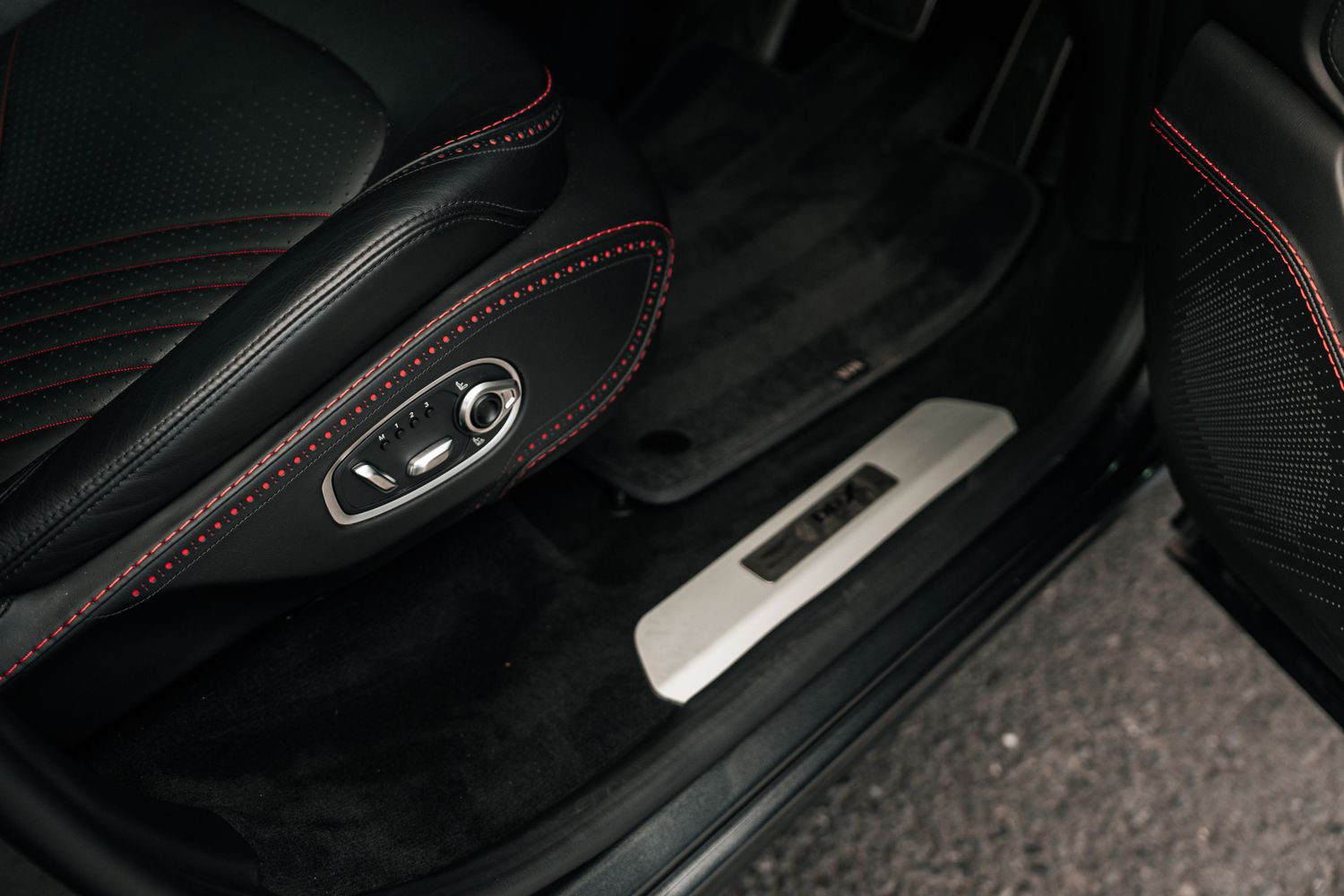 Aston Martin DBX V8 AUTO