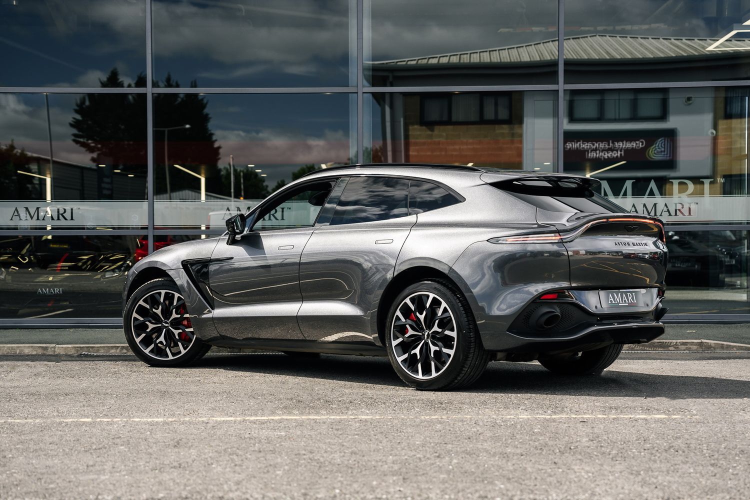 Aston Martin DBX V8 AUTO