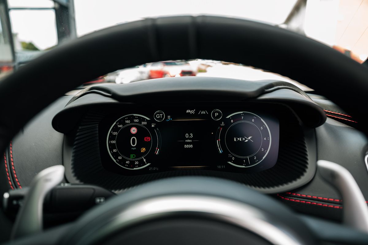 Aston Martin DBX V8 AUTO