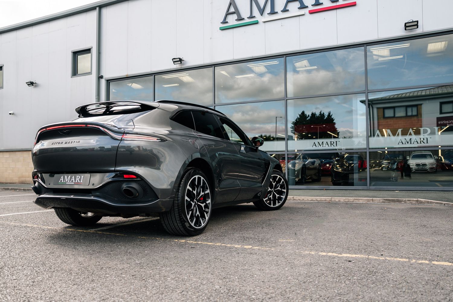 Aston Martin DBX V8 AUTO