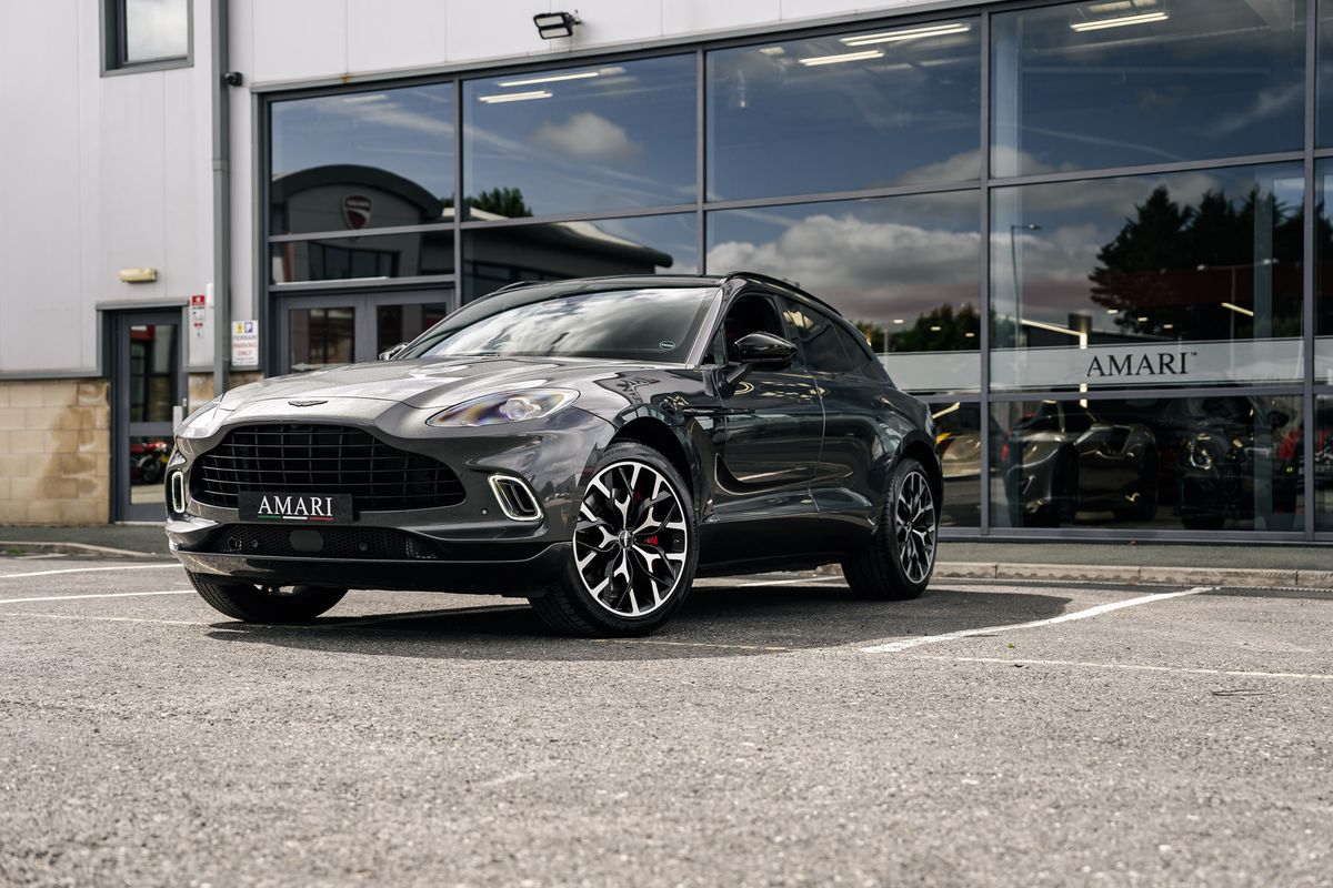 Aston Martin DBX V8 AUTO