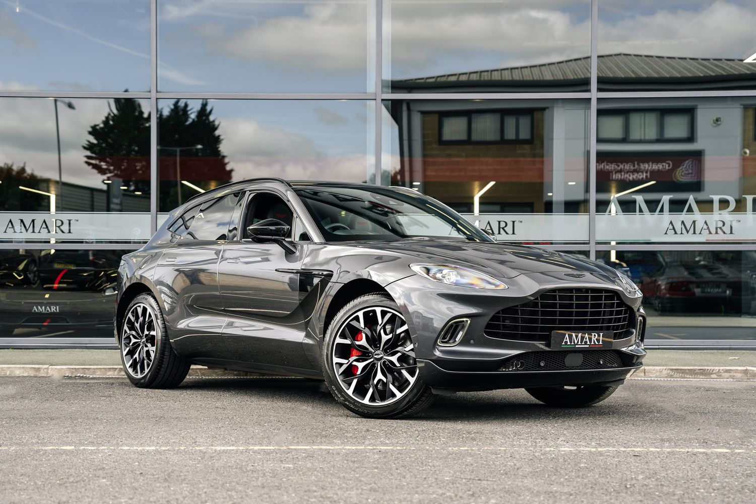 Aston Martin DBX V8 AUTO