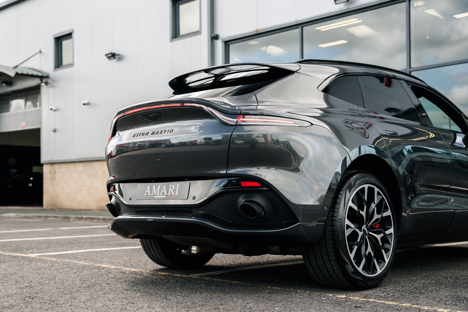 Aston Martin DBX V8 AUTO
