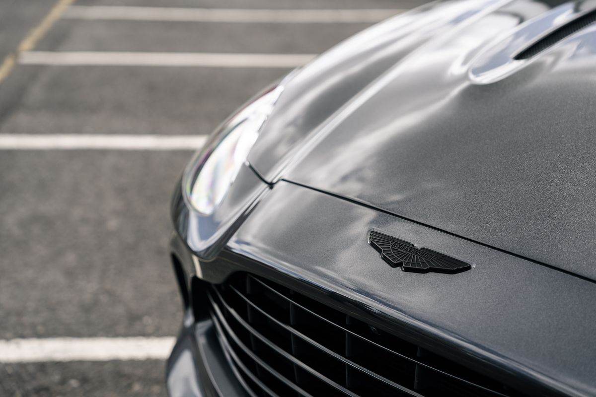 Aston Martin DBX V8 AUTO