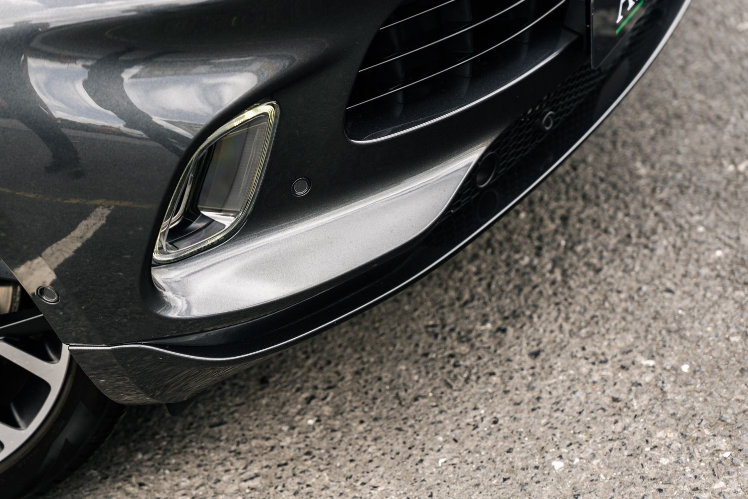 Aston Martin DBX V8 AUTO