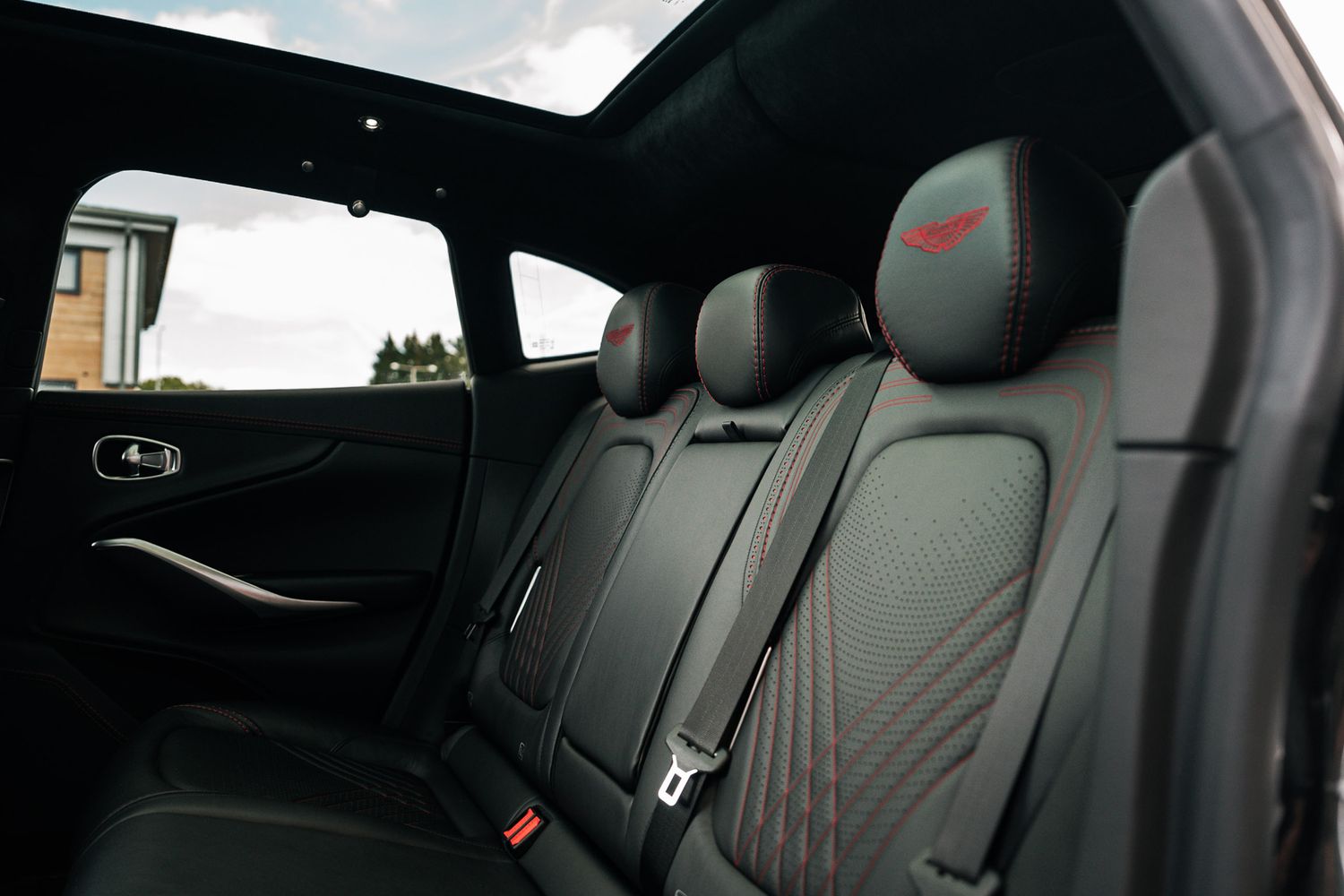 Aston Martin DBX V8 AUTO
