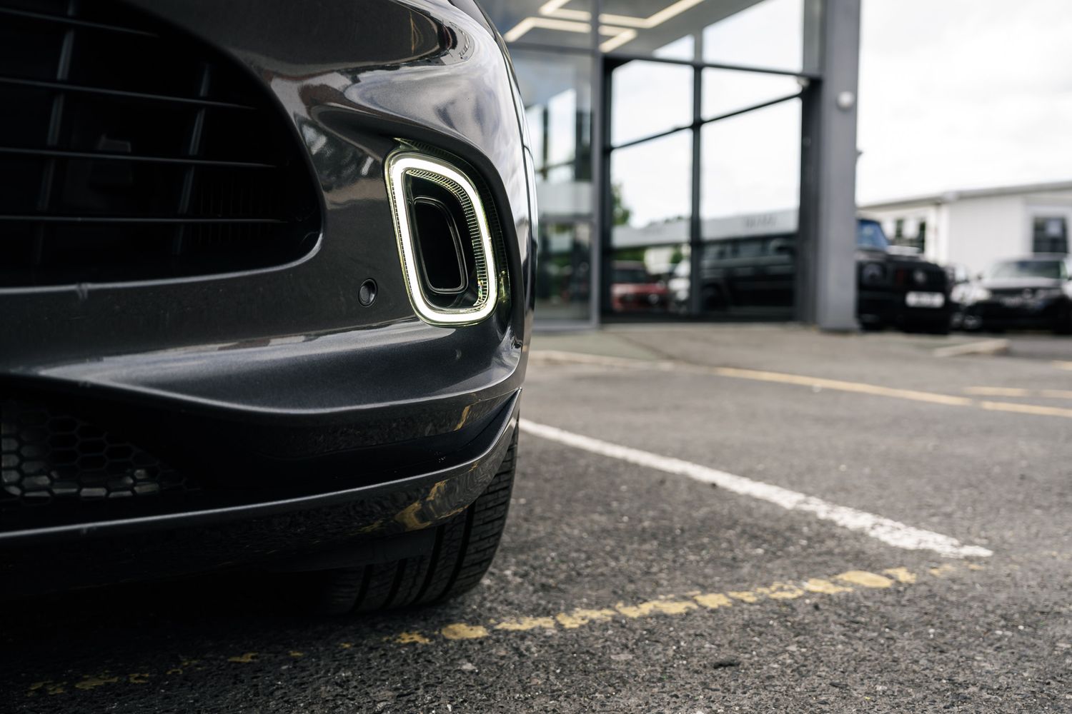 Aston Martin DBX V8 AUTO
