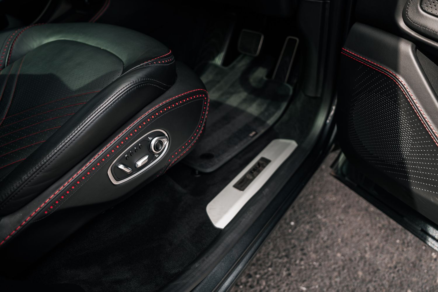Aston Martin DBX V8 AUTO