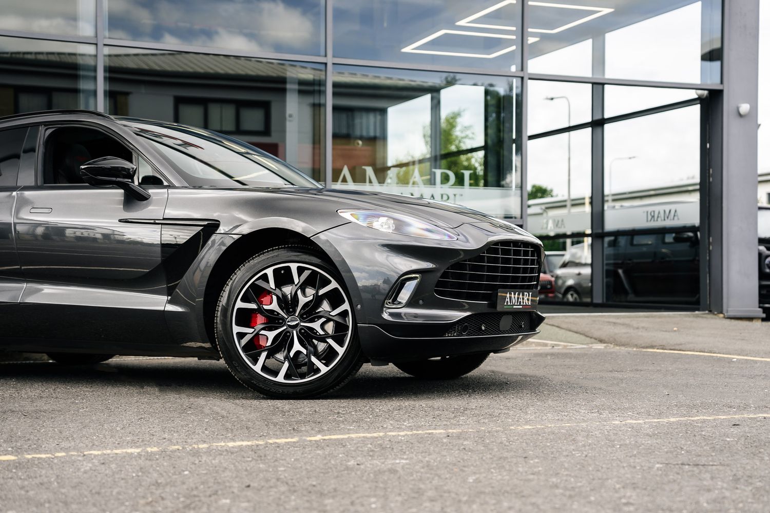 Aston Martin DBX V8 AUTO