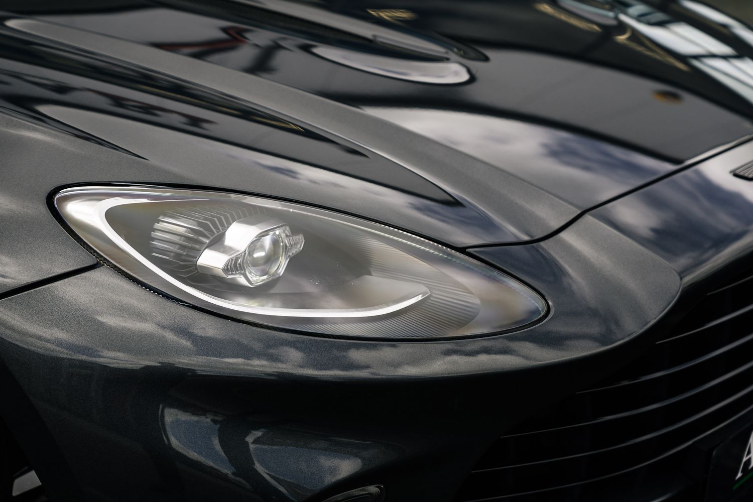 Aston Martin DBX V8 AUTO
