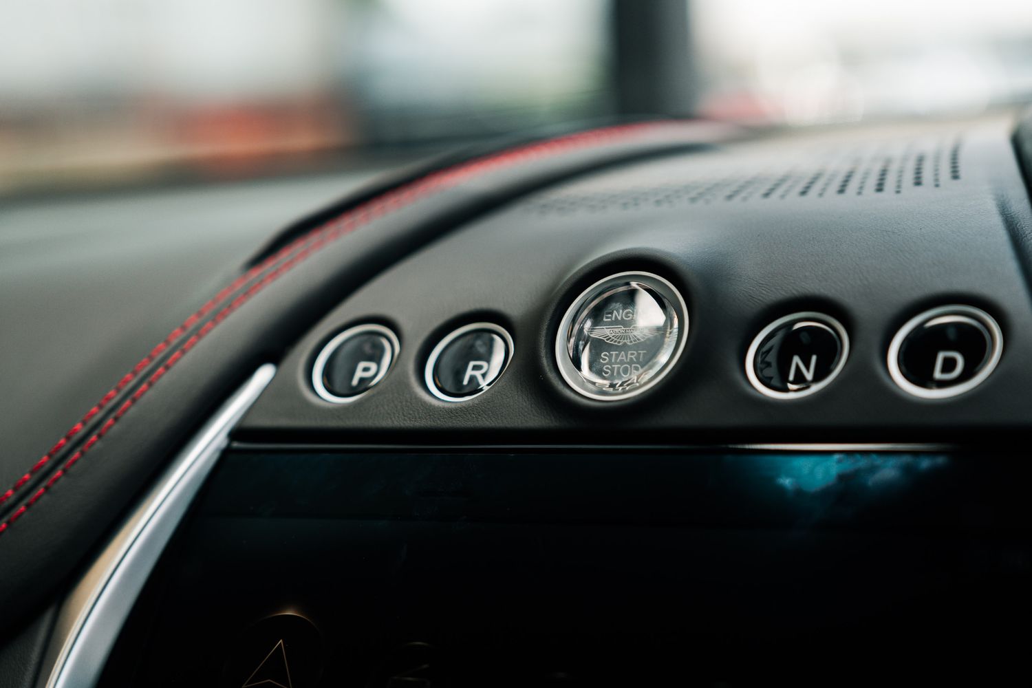 Aston Martin DBX V8 AUTO