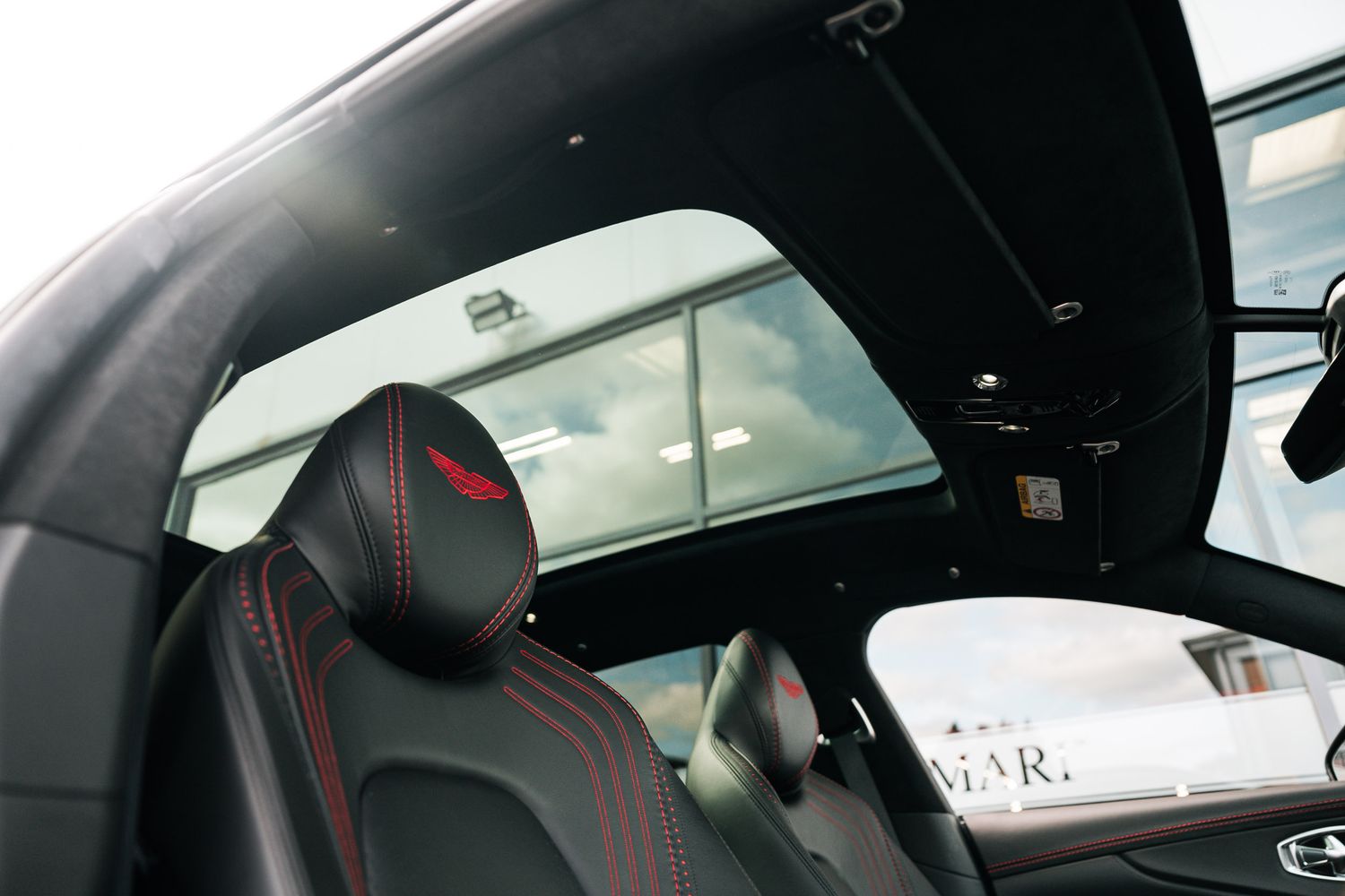 Aston Martin DBX V8 AUTO