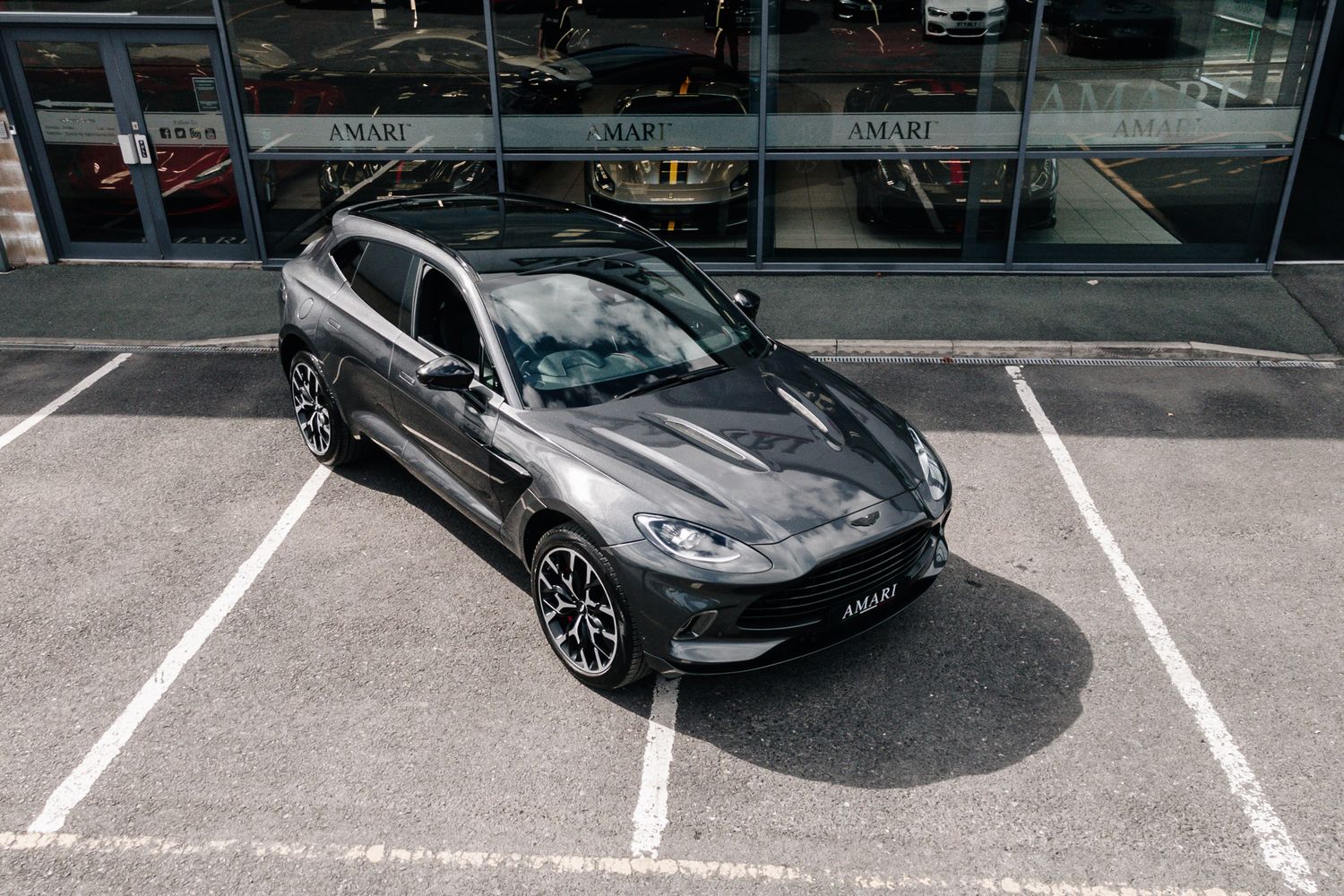 Aston Martin DBX V8 AUTO