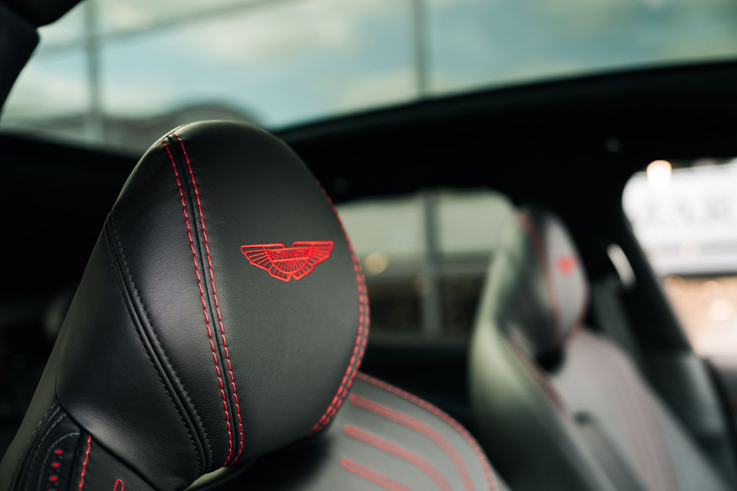 Aston Martin DBX V8 AUTO