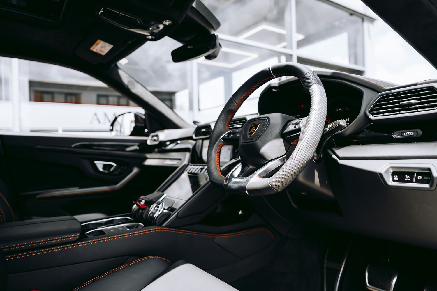 Lamborghini URUS V8 Auto