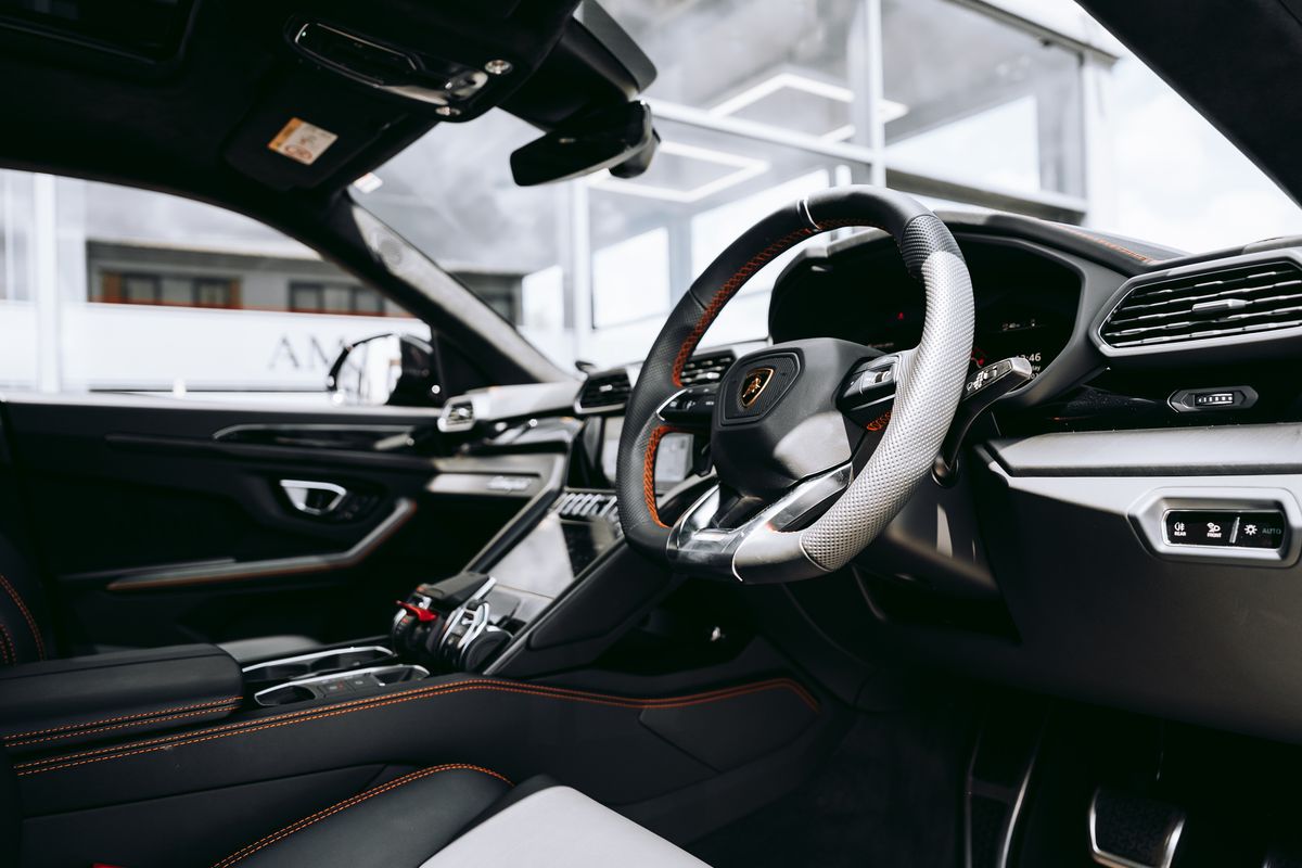 Lamborghini URUS V8 Auto