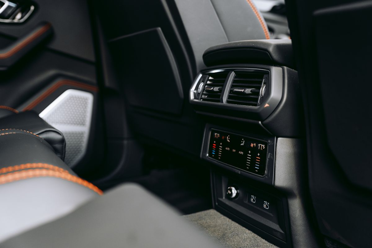 Lamborghini URUS V8 Auto