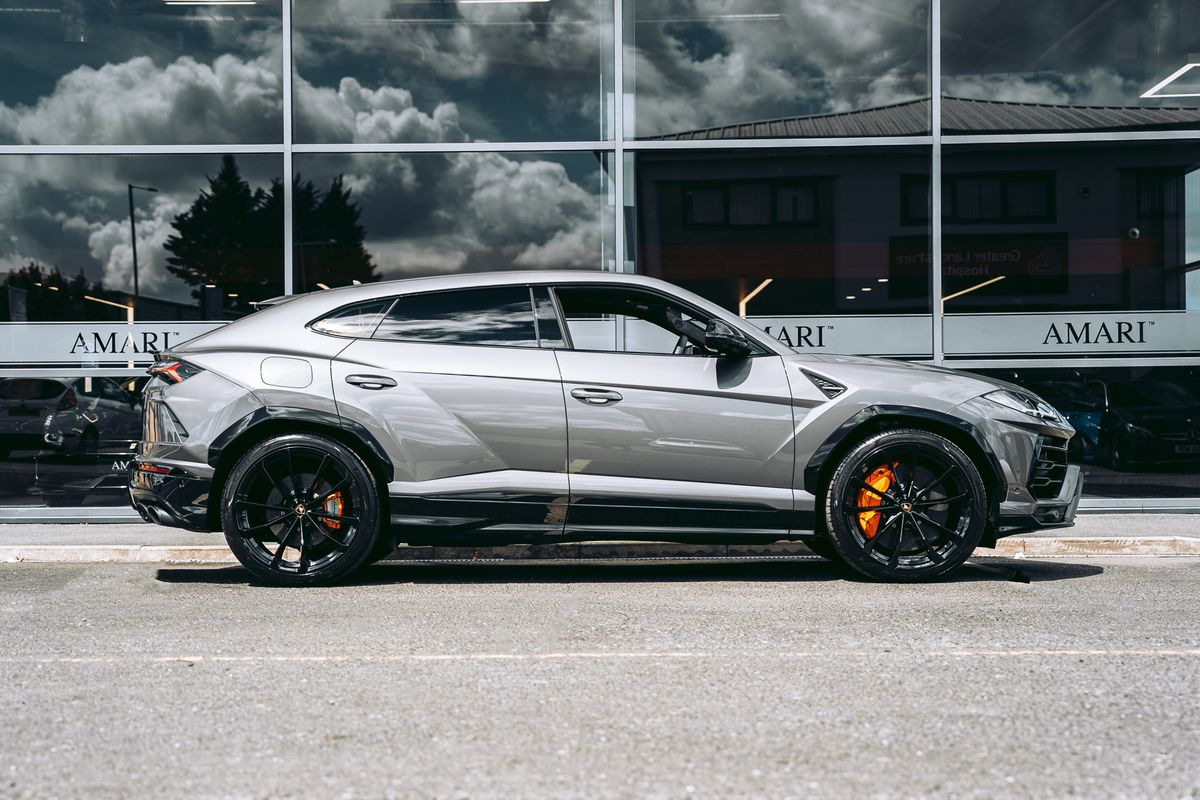 Lamborghini URUS V8 Auto