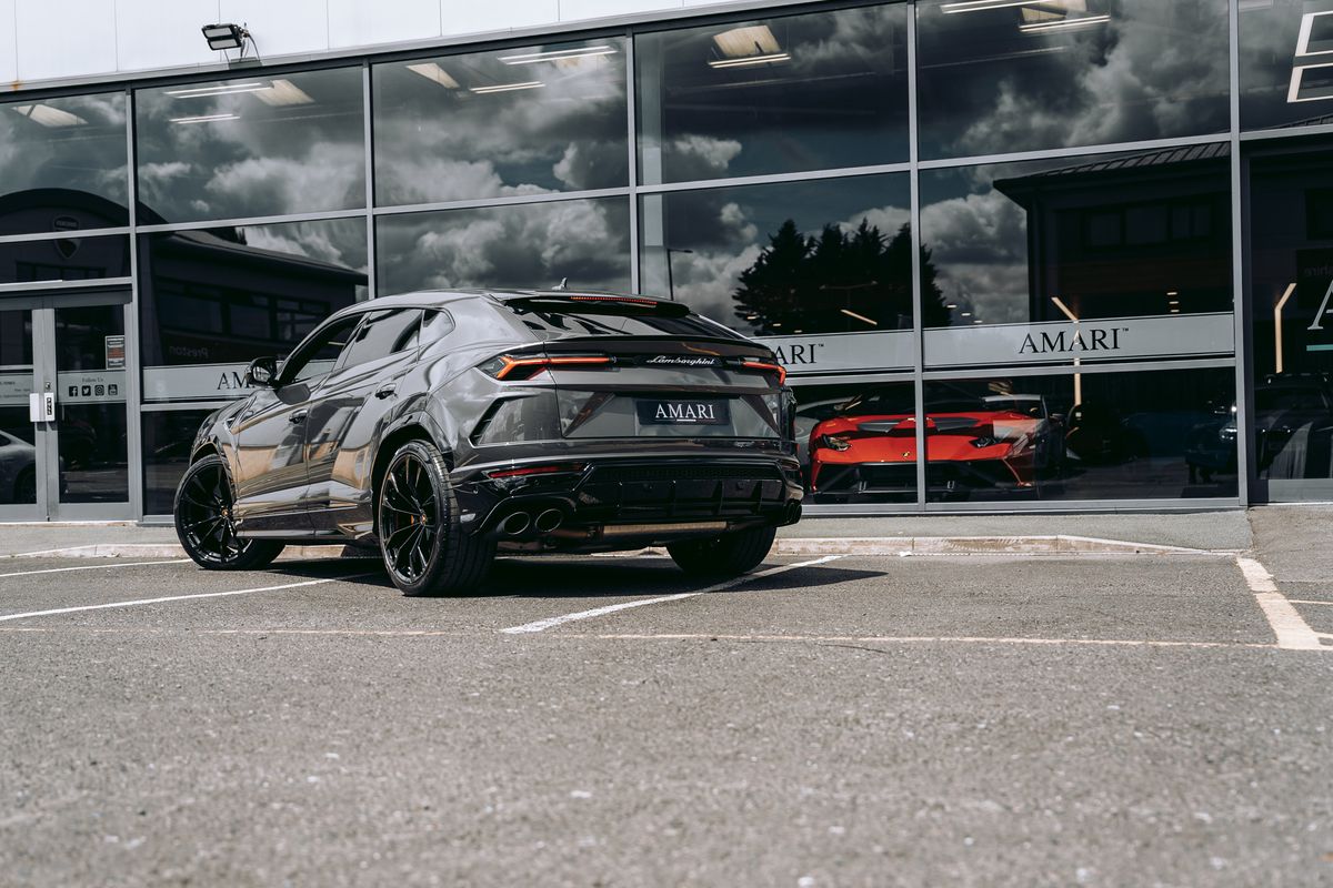 Lamborghini URUS V8 Auto