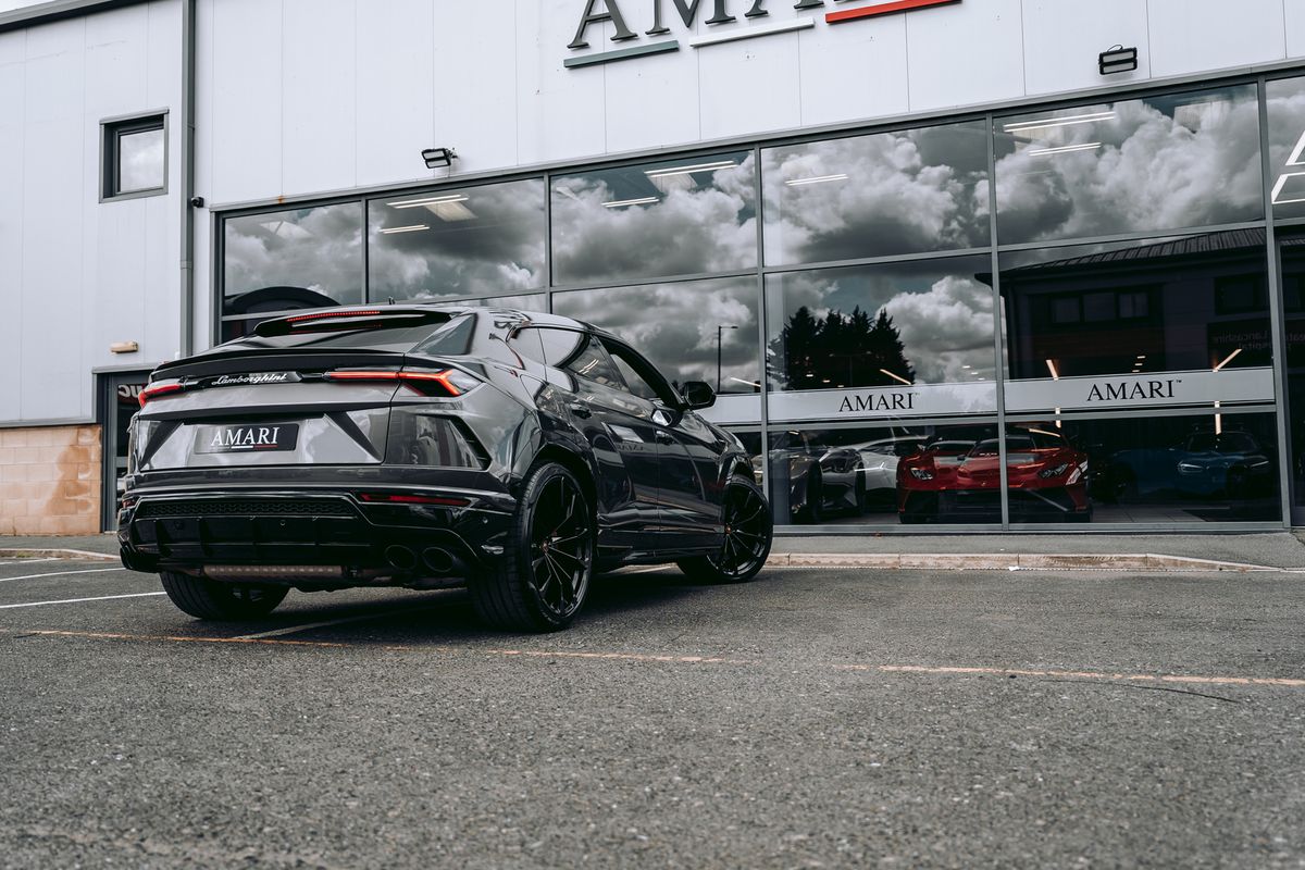 Lamborghini URUS V8 Auto