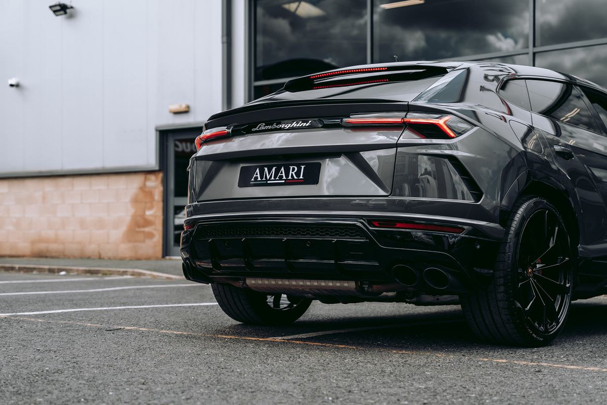 Lamborghini URUS V8 Auto