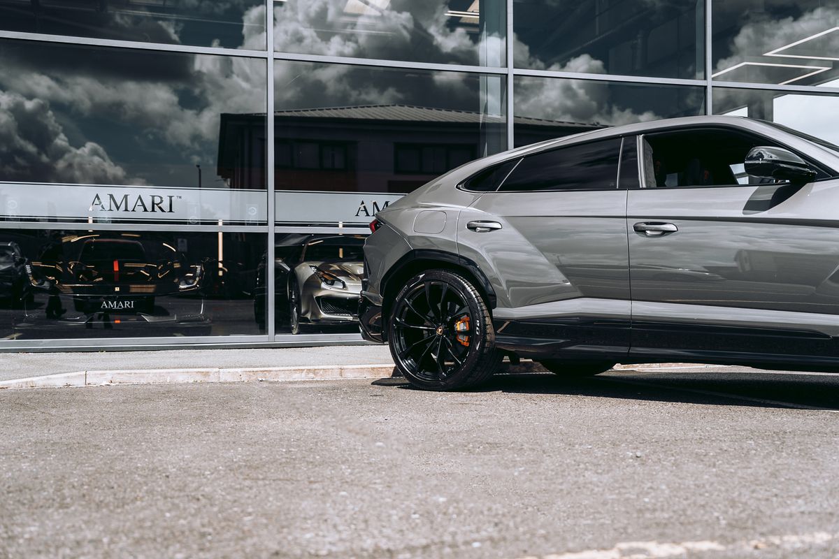 Lamborghini URUS V8 Auto