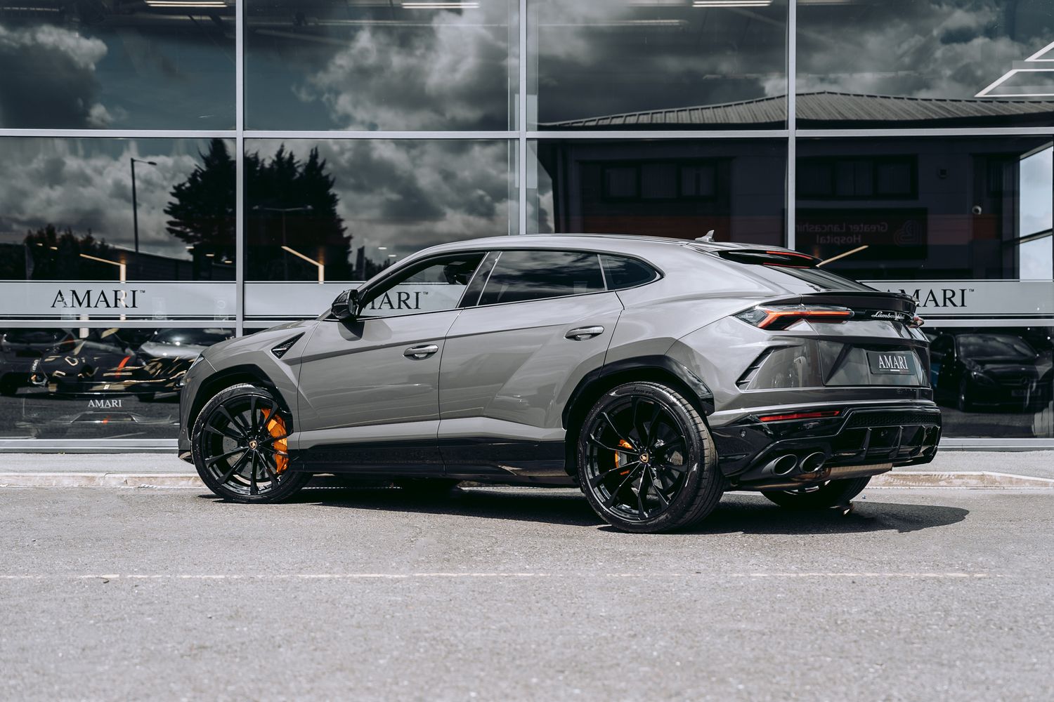 Lamborghini URUS V8 Auto