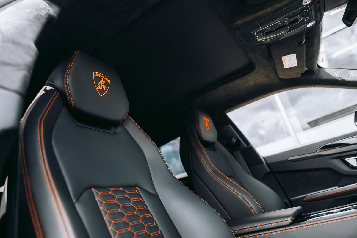 Lamborghini URUS V8 Auto