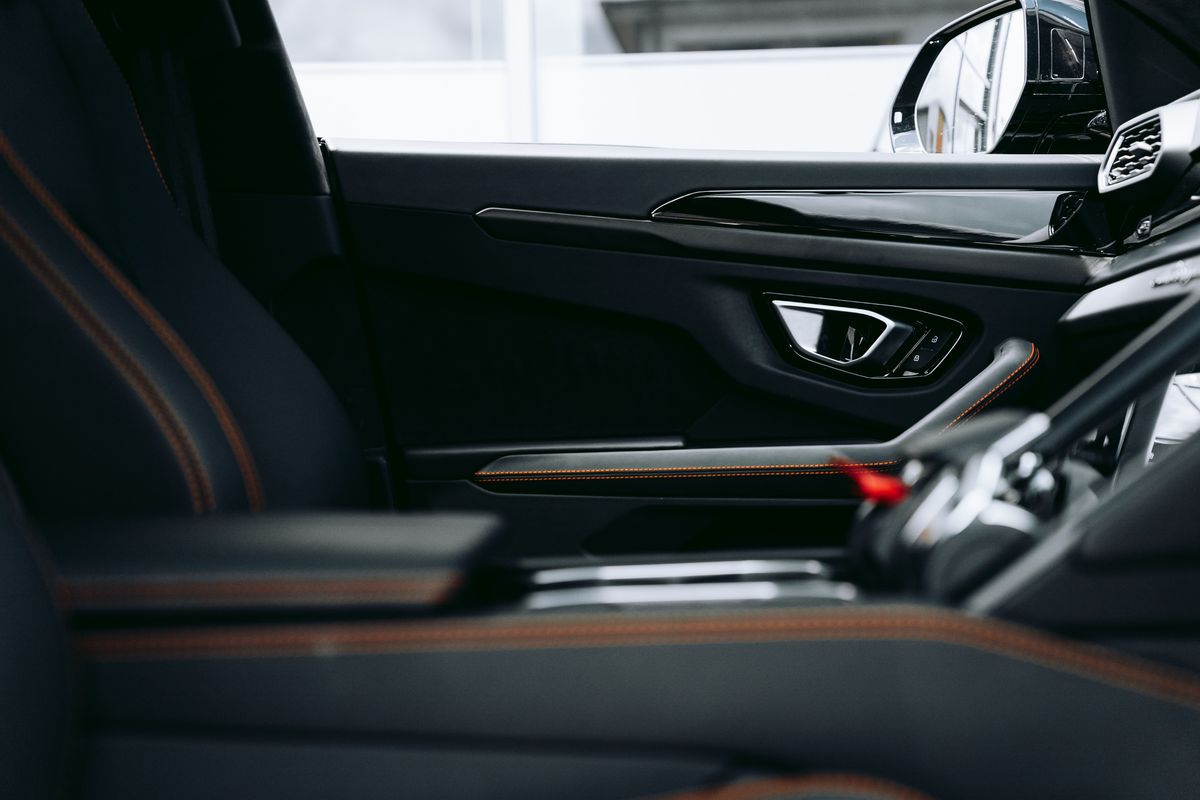 Lamborghini URUS V8 Auto