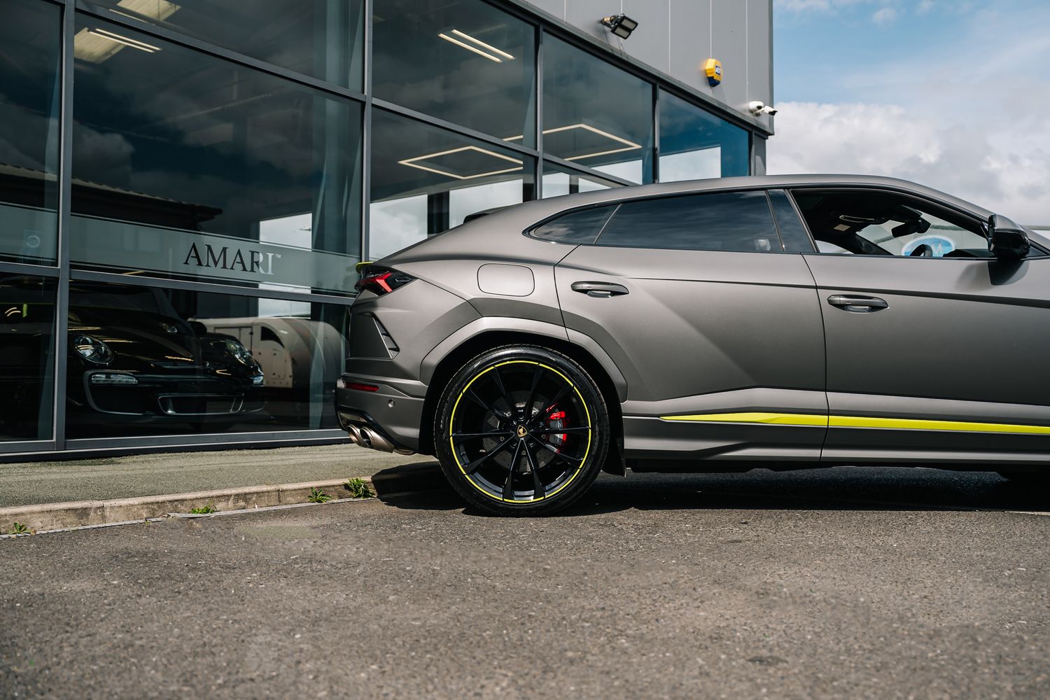 Lamborghini Urus Graphite Capsule Auto