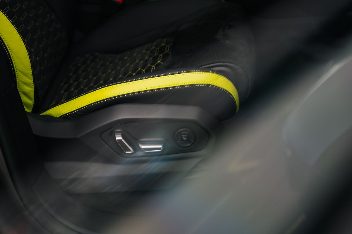 Lamborghini Urus Graphite Capsule Auto