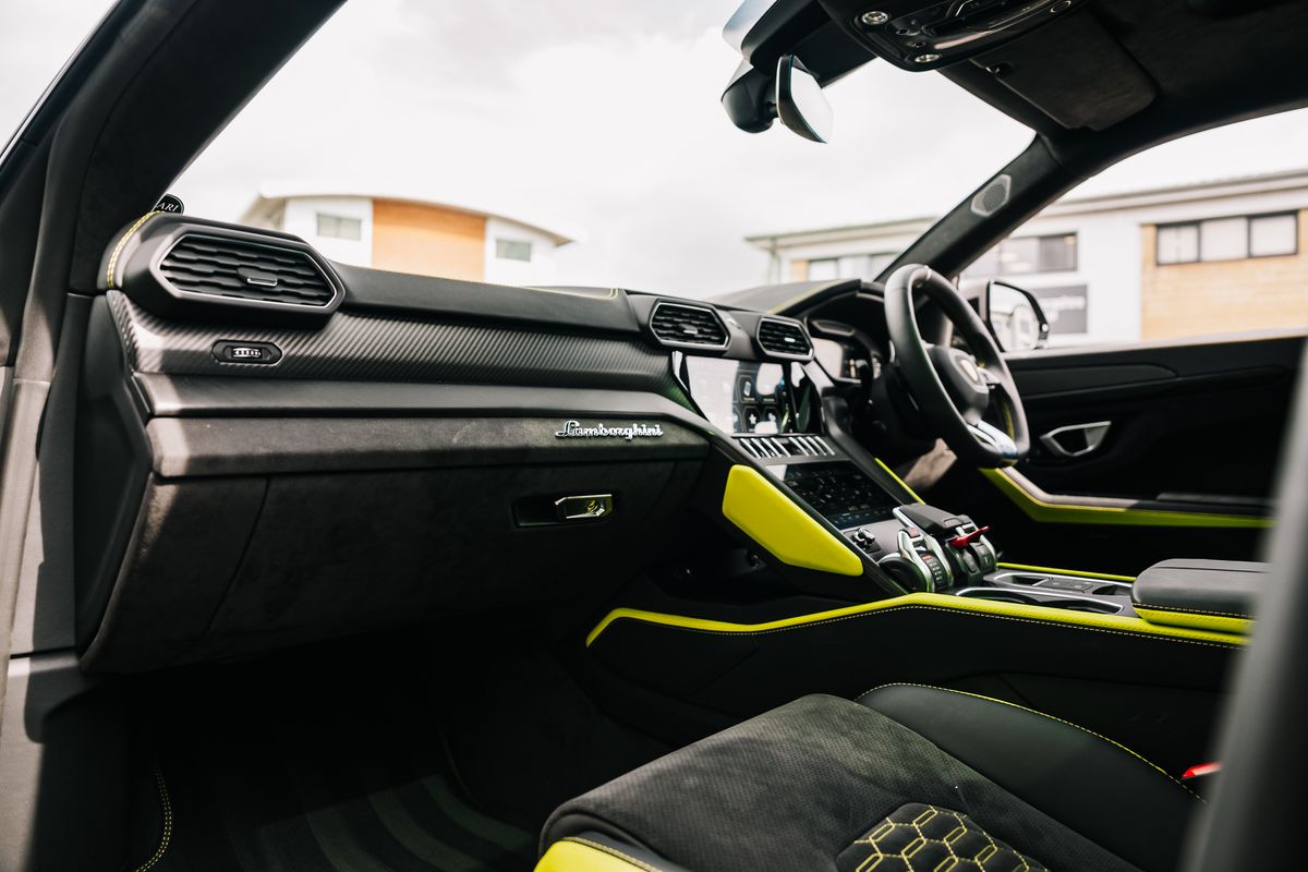 Lamborghini Urus Graphite Capsule Auto