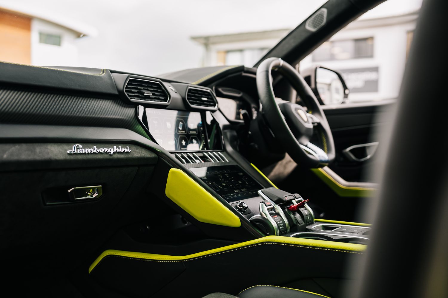Lamborghini Urus Graphite Capsule Auto