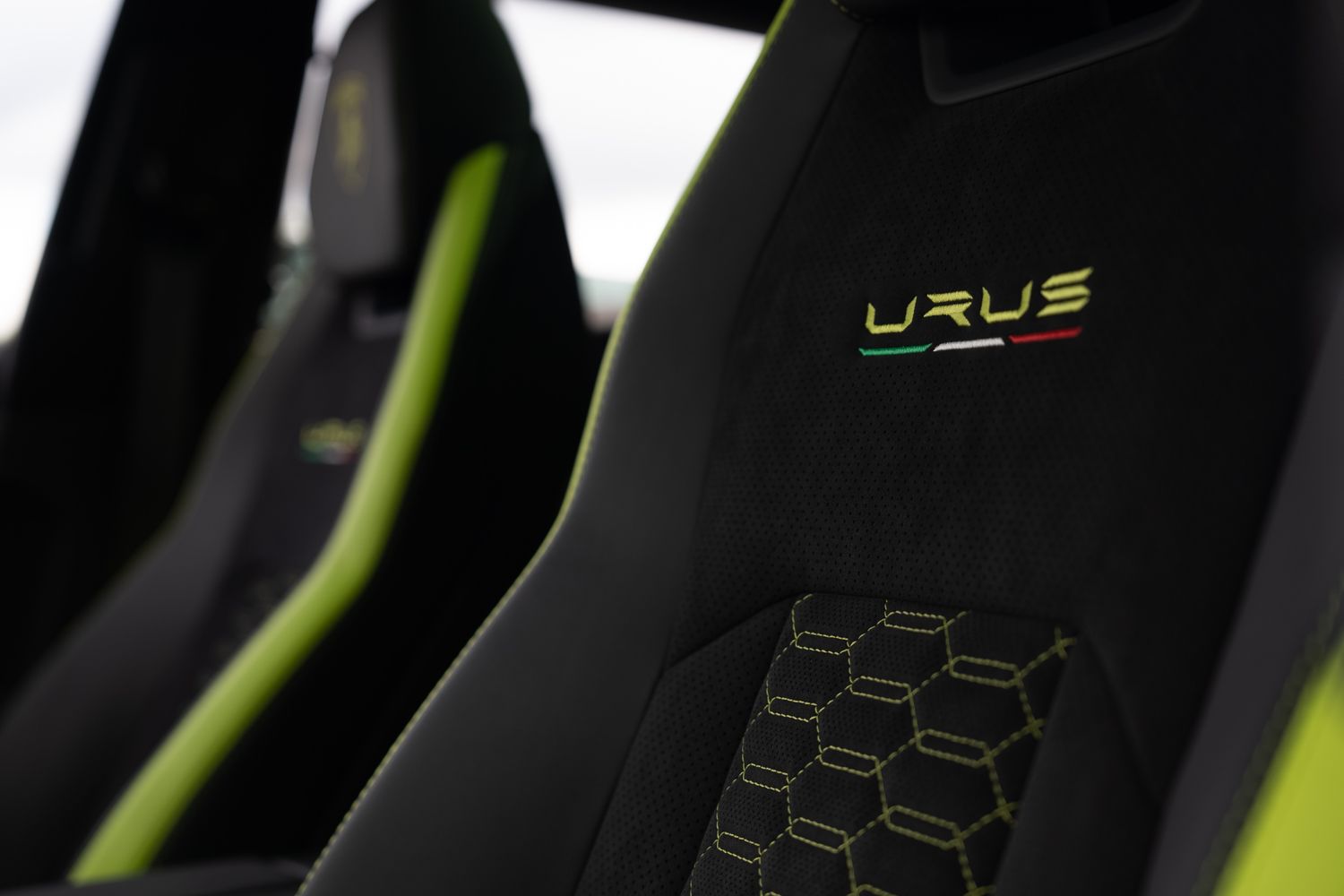 Lamborghini Urus Graphite Capsule Auto