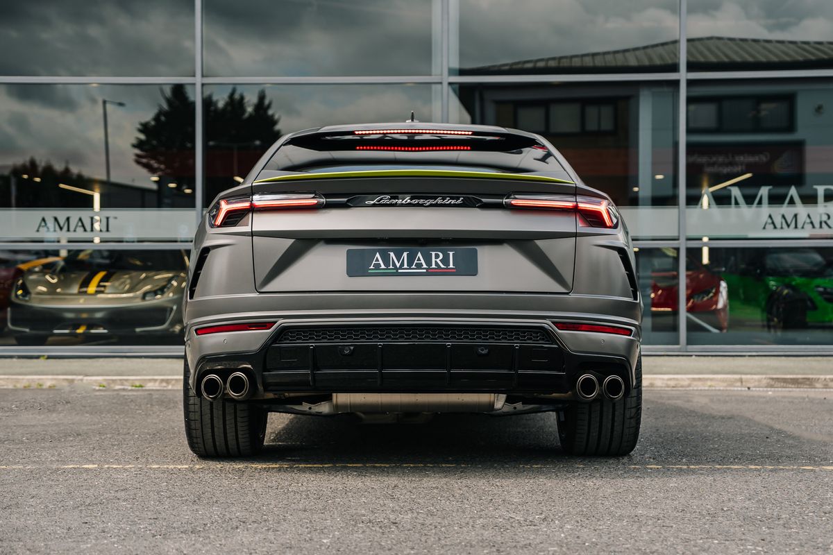 Lamborghini Urus Graphite Capsule Auto