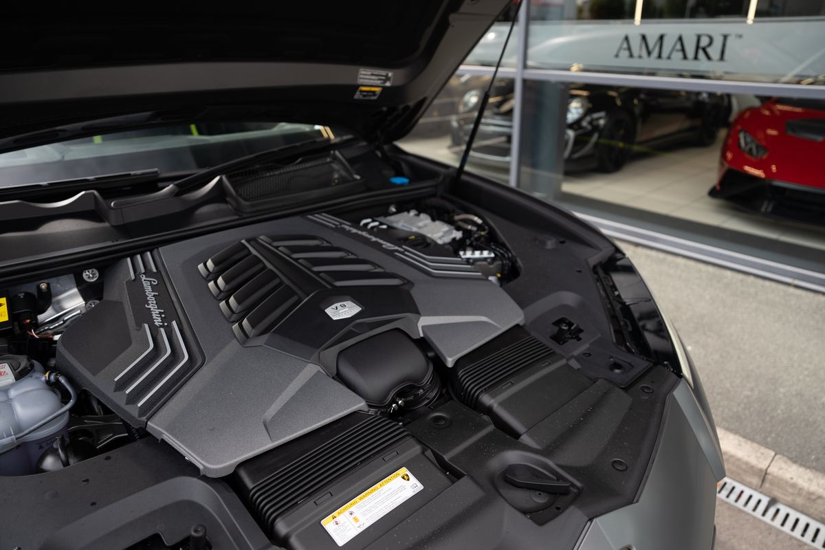 Lamborghini Urus Graphite Capsule Auto