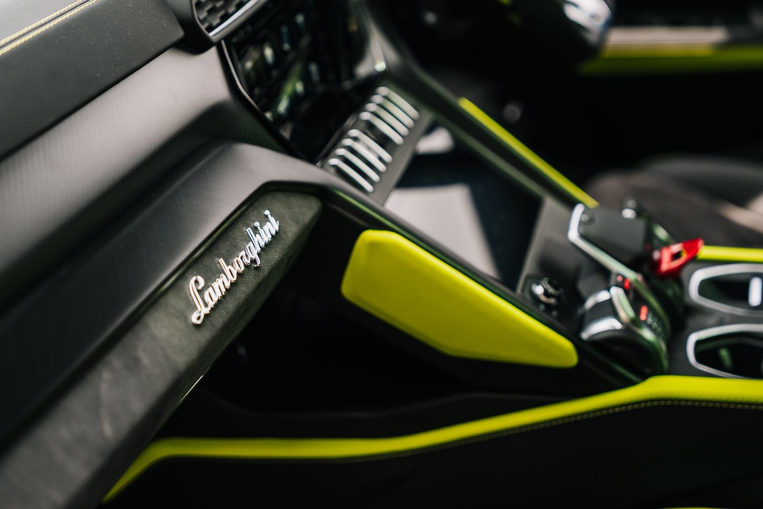 Lamborghini Urus Graphite Capsule Auto