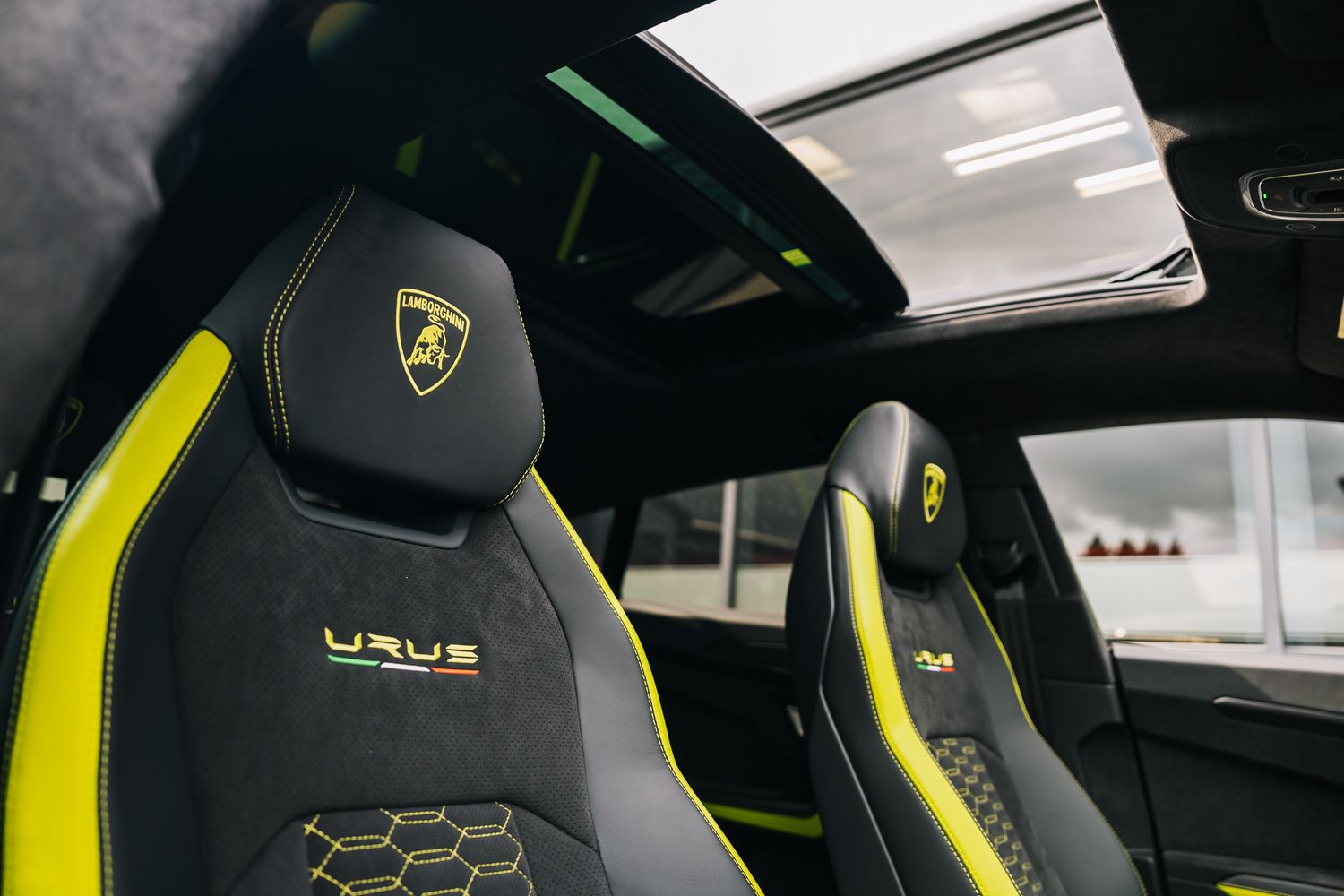 Lamborghini Urus Graphite Capsule Auto