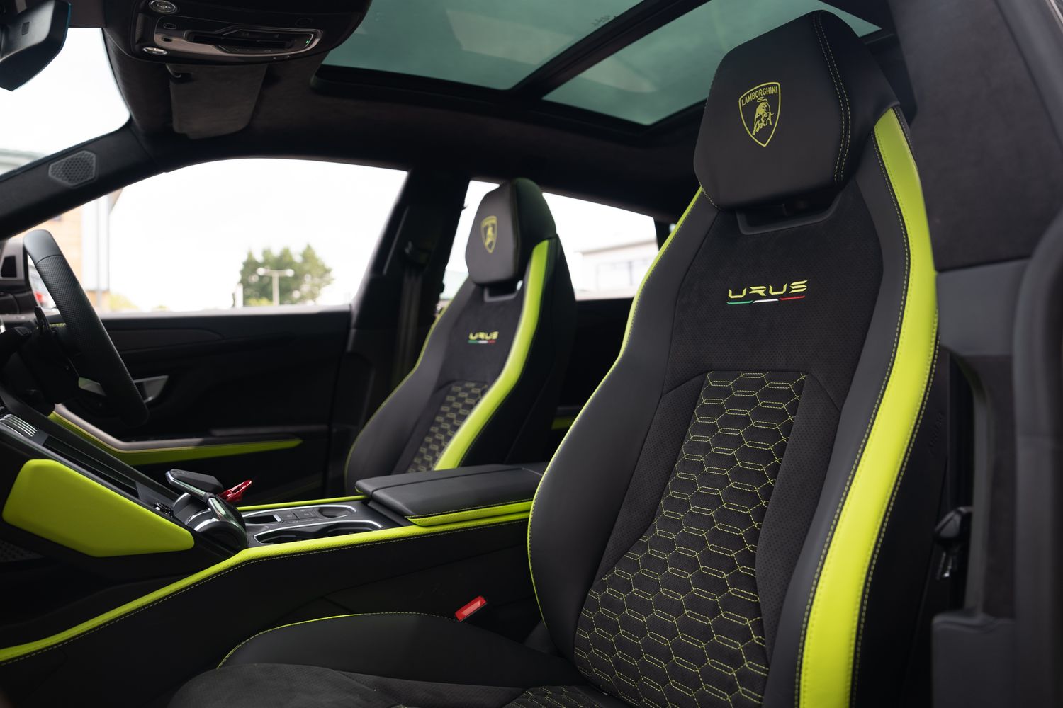 Lamborghini Urus Graphite Capsule Auto