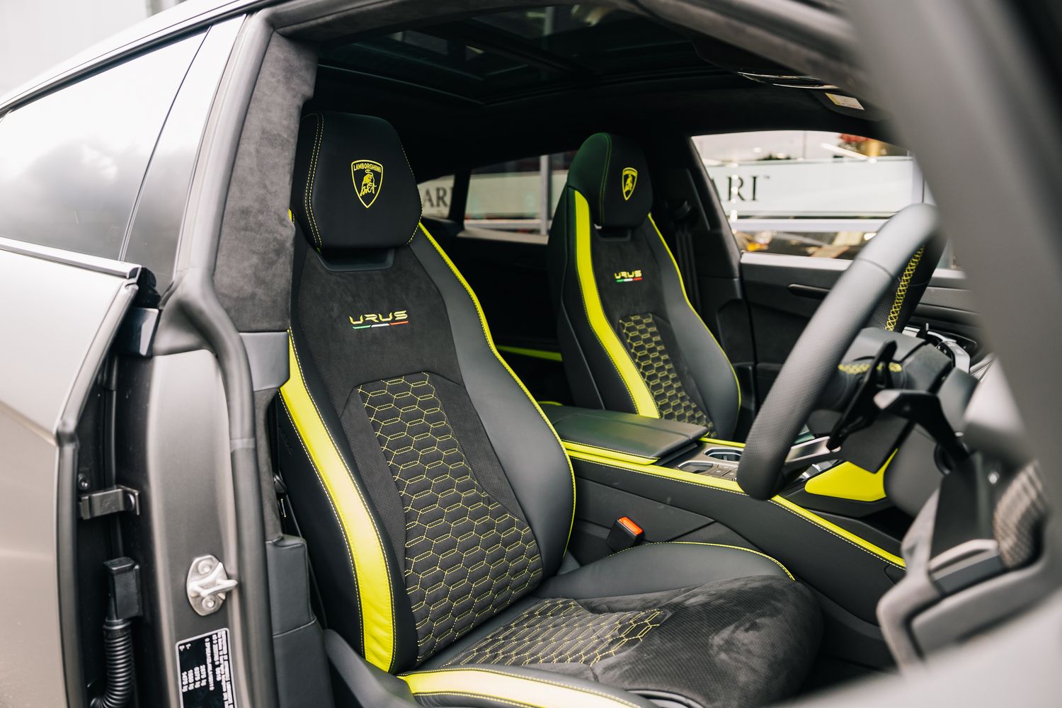 Lamborghini Urus Graphite Capsule Auto