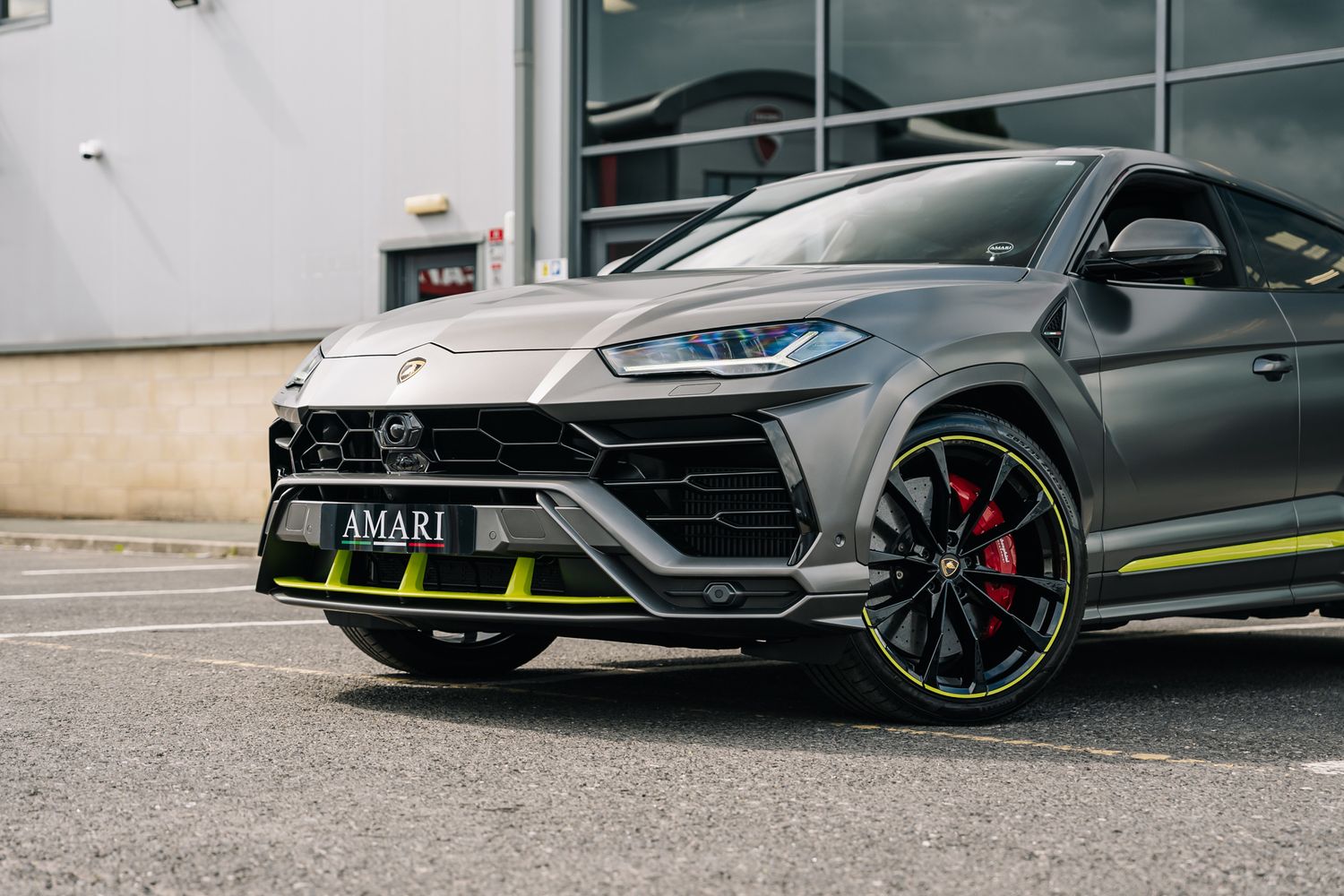 Lamborghini Urus Graphite Capsule Auto