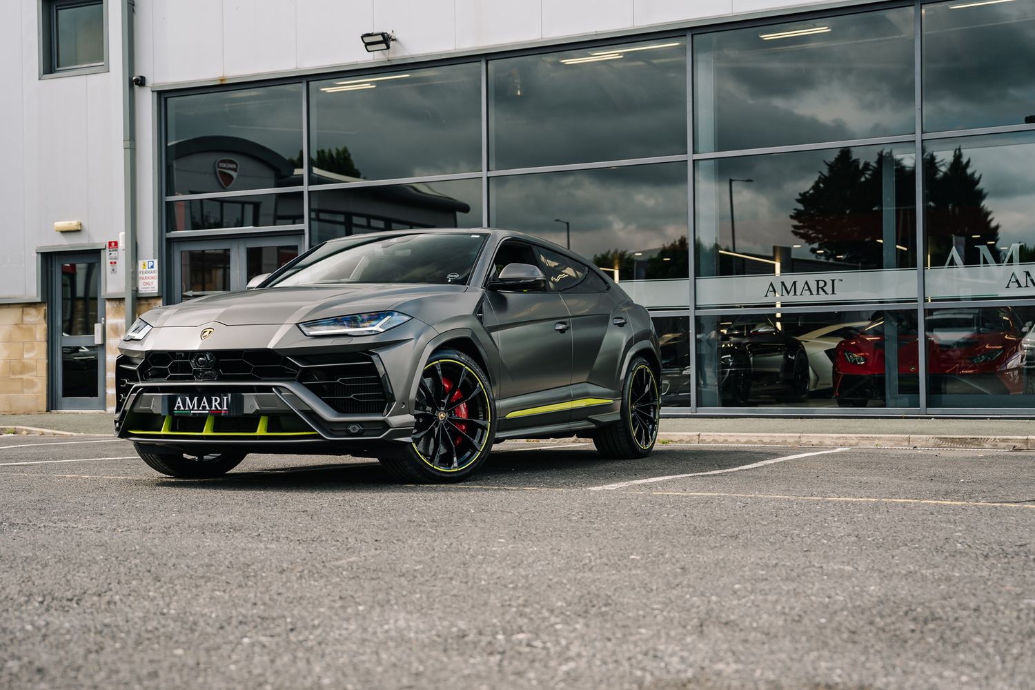 Lamborghini Urus Graphite Capsule Auto